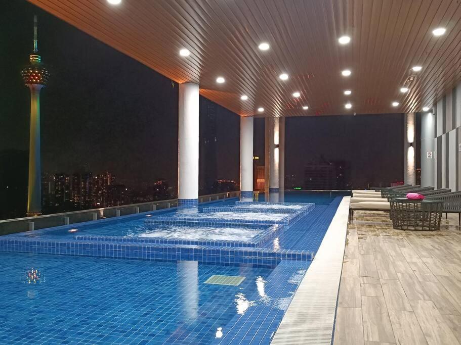 Cl 30A Super Kl View Infinity Pool Klcc Lägenhet Kuala Lumpur Exteriör bild